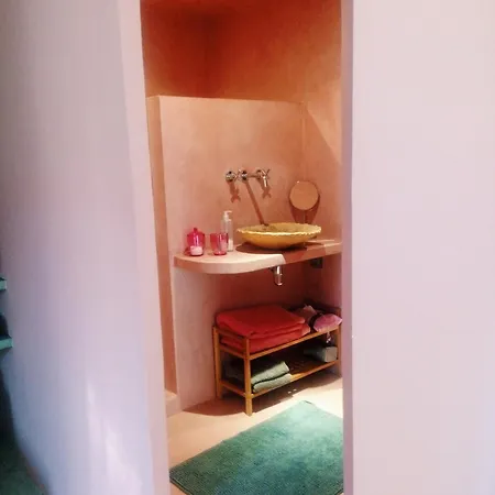Oda ve Kahvaltı Rose Cassis