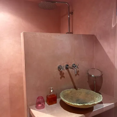 Oda ve Kahvaltı Rose
