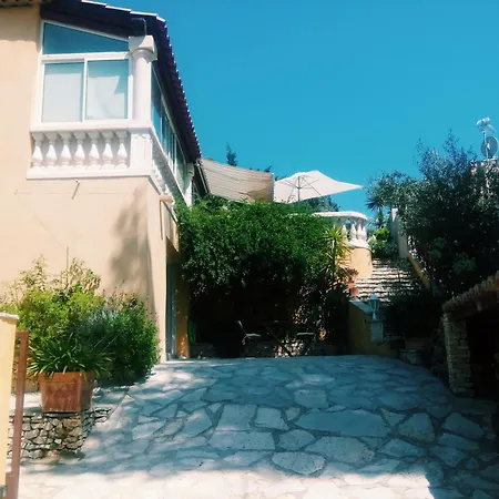 Oda ve Kahvaltı Rose