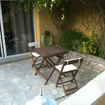 Rose Bed & Breakfast 3*