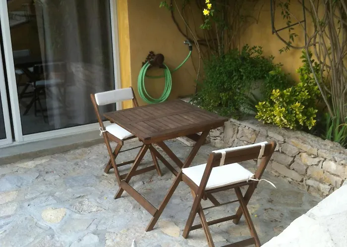 Rose Bed & Breakfast *